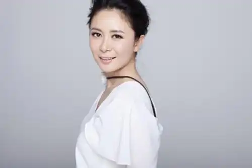 她曾饰演"塞娅公主"一角,事业正红时为爱隐退,今复出令人期待