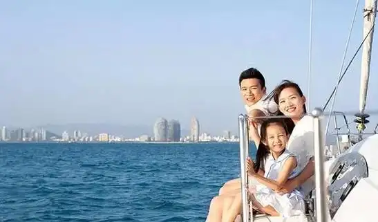 主持人杨帆从地方台到央视的成长之路今一家三口美满幸福