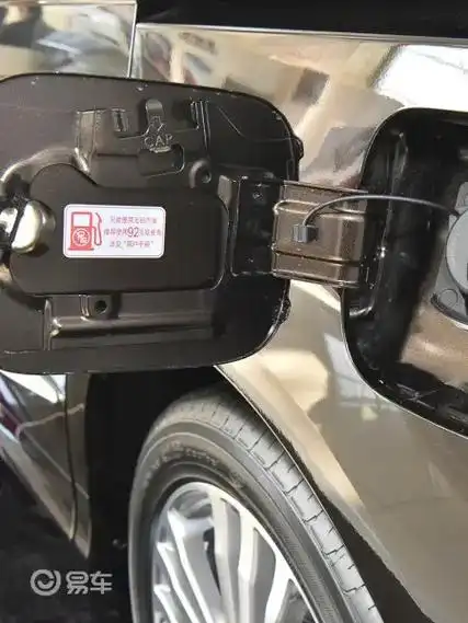 汽车油箱盖上的箭头是指示加油口在哪一侧?你是否有过这样的经历 - 抖