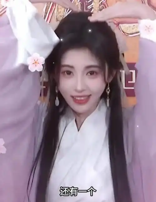 宝宝这套妆容真是绝了,温柔小仙女#鞠婧祎粉色桃花古装