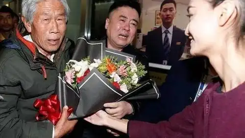 【陕西传媒网】踏上故土泪流不止 滞留印度54年老兵王琪返老家咸阳