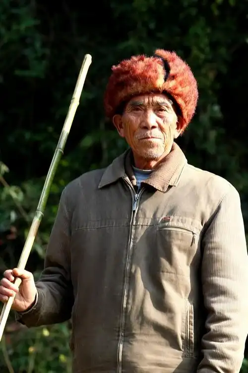 农村朴实的老人