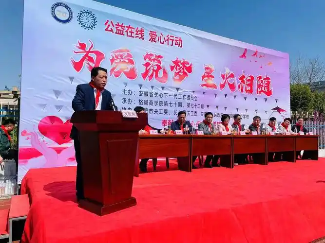 杨维成介绍,近年来长丰县在大力发展经济的同时,坚持把教育摆在优先