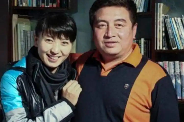 回顾闫学晶:嫁大10岁二婚富商,46岁高龄产女,继女的选择让人泪目