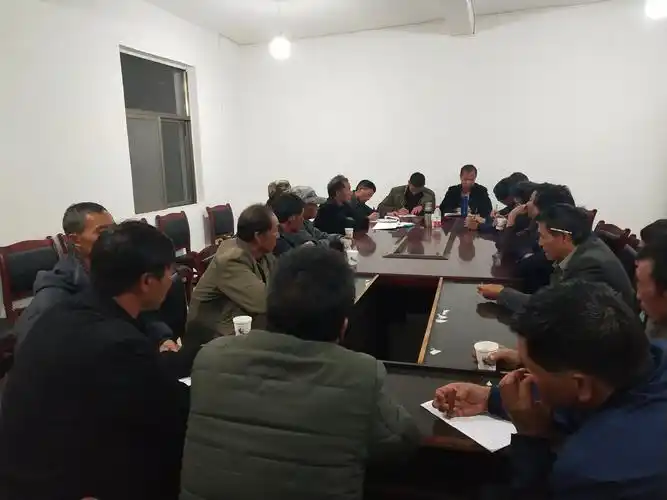 光山头村委会组织召开当前各项工作会议