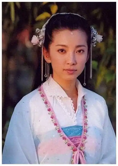 从最初的《天下无贼》到后来的《云水谣》,每一部作品都见证了她的