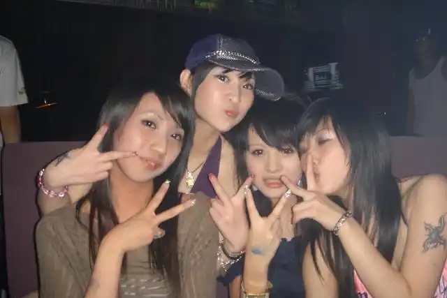 12年前北京女模特为给男友买跑车诈骗世界冠军和姨父320万