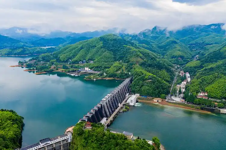 安徽六安:烟雨过后 佛子岭水库美如画