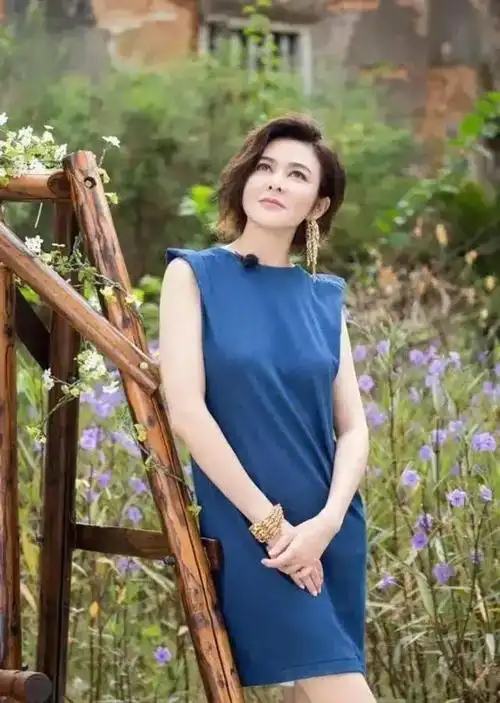 关之琳:61岁婀娜身材背后的秘密华语影视圈的著名女演员和歌手关之琳