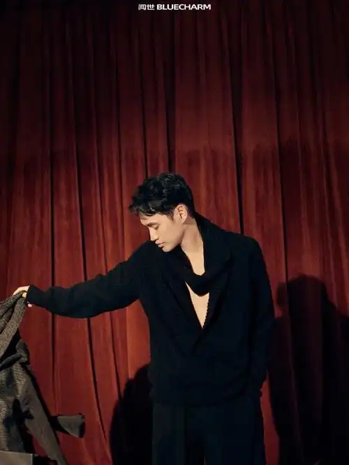 袁弘复古舞台胶片感大片