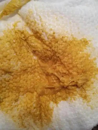 宝宝差两天两个月,一直纯母乳喂养,今天下午便便出现拉丝状况,问下是