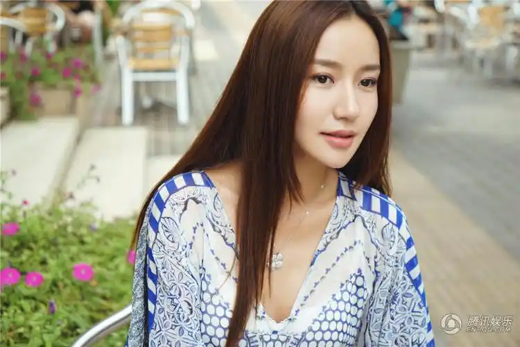 韩雨芹浅笑回眸优雅温婉唯美写真图片