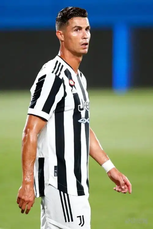 前队友c罗在皇马有点固执他在尤文更成熟知道夺冠需要队友