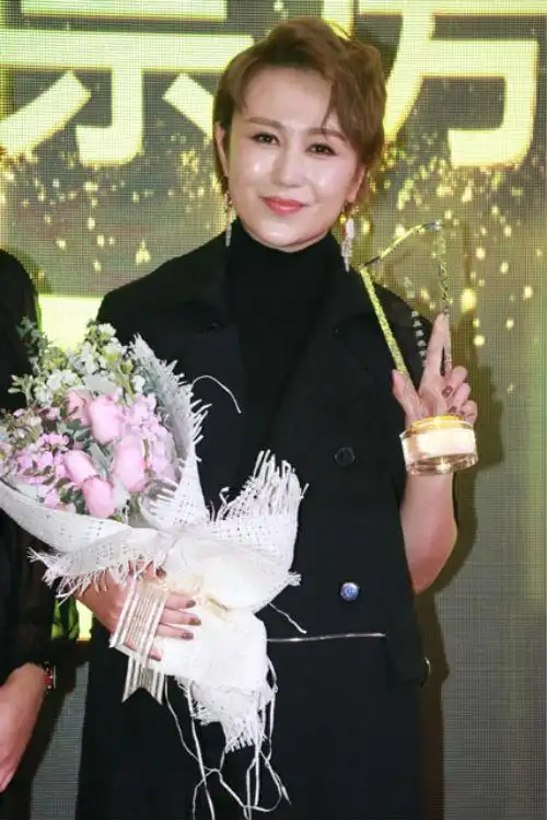 马丽带病亮相上海 期待新年收获真爱