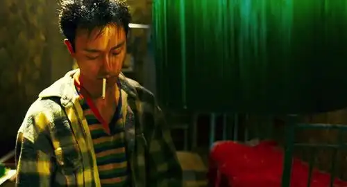 在《春光乍泄》中,张国荣所扮演的反复无常的何宝荣本来是个很不讨喜