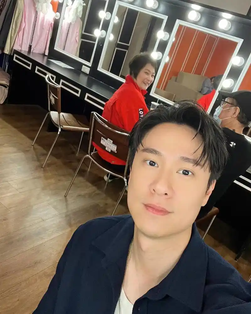 带着妈妈上节目太酷啦#刘书宏 #周美慧 #一袋女王 #母亲节 - 抖音