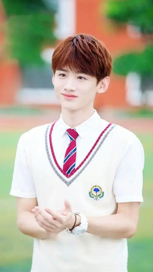 白敬亭出道千日快乐!