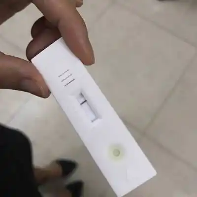 大姨妈推迟五天了,然后买了验孕棒测出来是像图片一样,好像有一根很淡