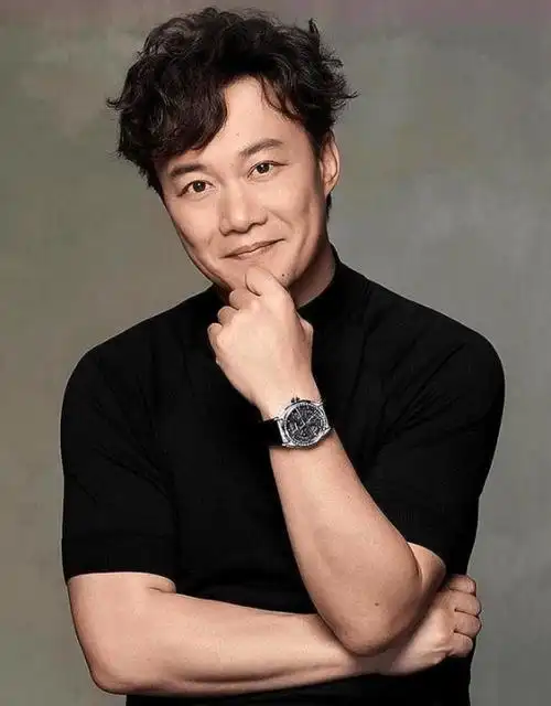 陈奕迅17岁女儿走时尚风!