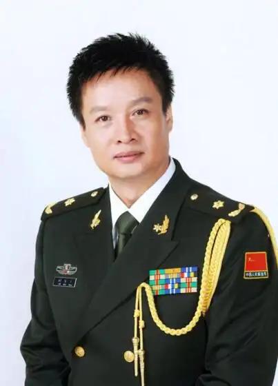 著名男高音歌唱家阎维文