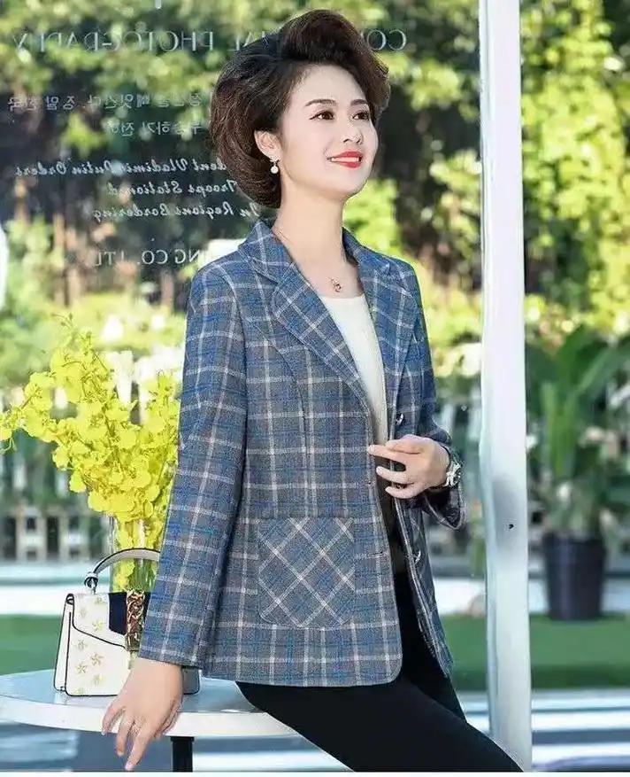 中老年人女装外套春秋装薄款洋气格子小西装中年妈妈春装短款衣服