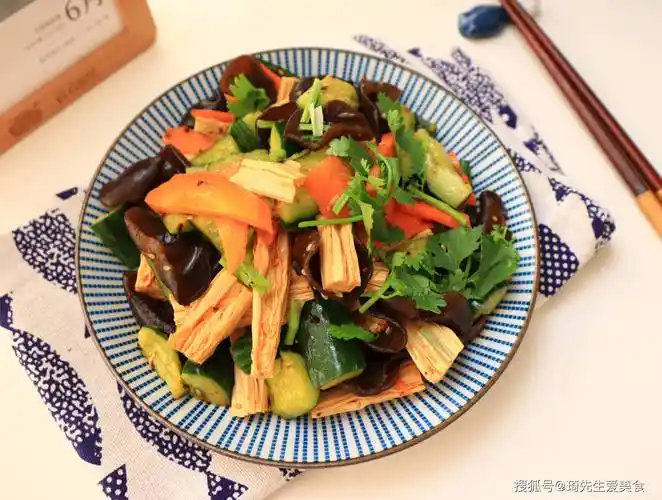 原创大鱼大肉靠边站这道凉菜可常吃低脂营养好常吃无负担