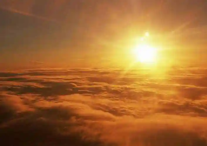 太阳释放了46亿年的能量,为何光芒丝毫没有减弱反而越来越亮?