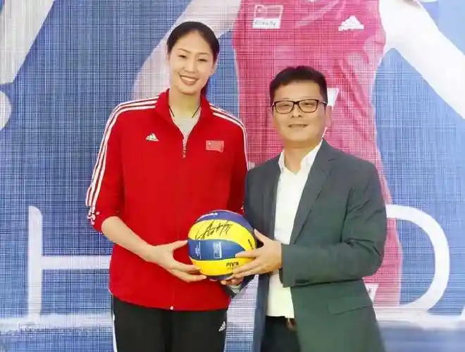 原创恭喜女排颜妮新岗位亮相郎平期待中