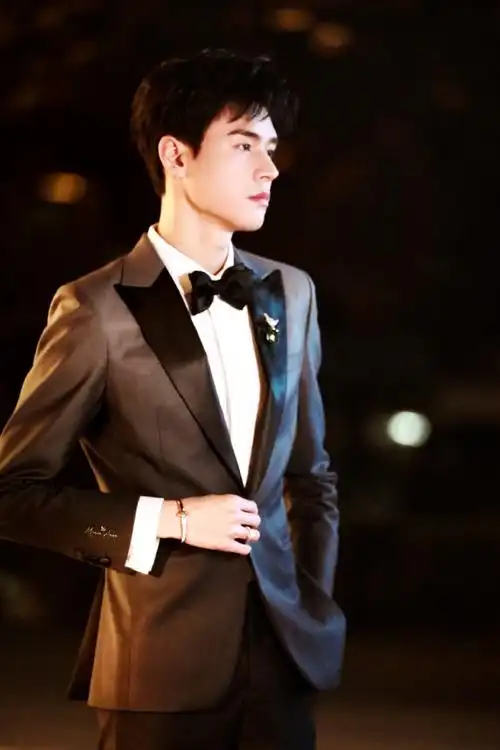 龚俊西装生图##龚俊夜色氛围感路透