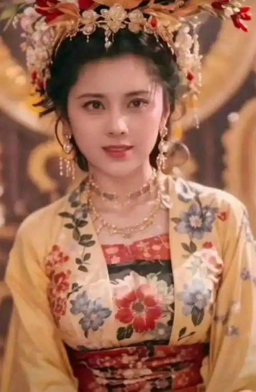 72岁"女儿国国王"朱琳参加活动 颜值气质依旧美丽动人!