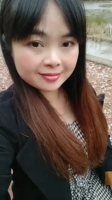 在村里封村了哪有去不了在家门口弄素颜视频给你们看看我这老女人的