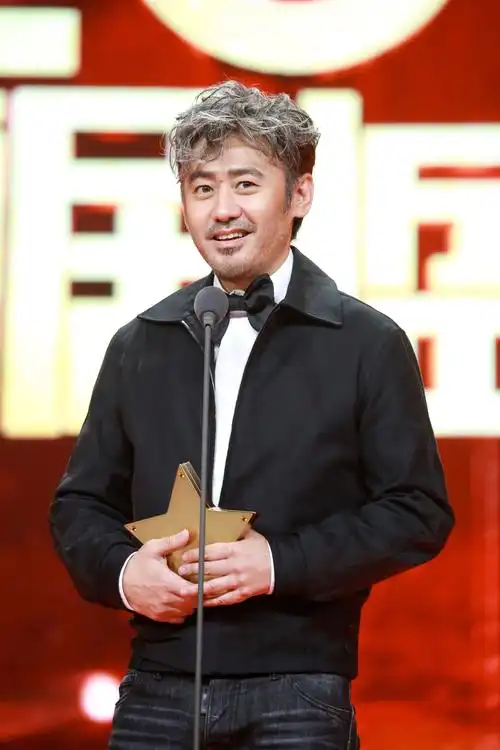 吴秀波获国剧年度杰出剧星携军师联盟致敬匠心