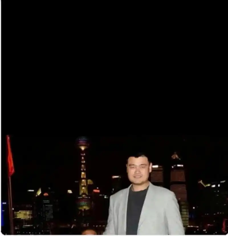 16年跟姚明合影!