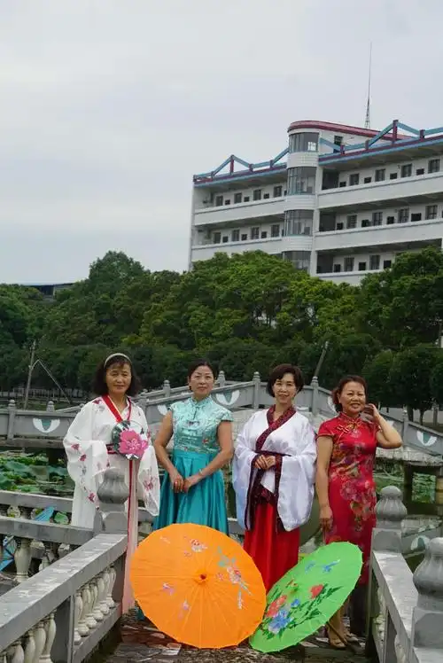 其它 秋荷仙子③ 写美篇思往事,渡江干,青蛾低映越山看.