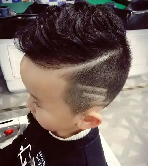 今年好看的"小帅哥"发型设计搭配图片