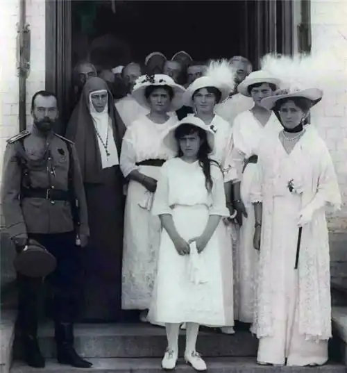 末代沙皇全家珍贵遗照:5个漂亮孩子实在可惜,图10为枪决现场