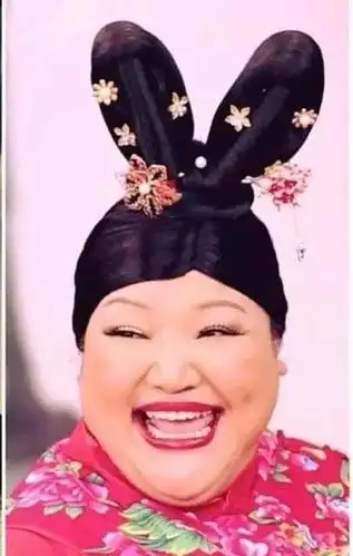 她以丑出名却被评为香港十大女神,一生未披婚纱仍活得恣肆洒脱