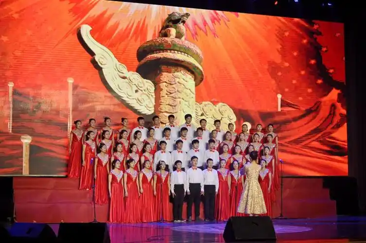 时代先声青春之歌我校举行纪念一二61九运动合唱比赛