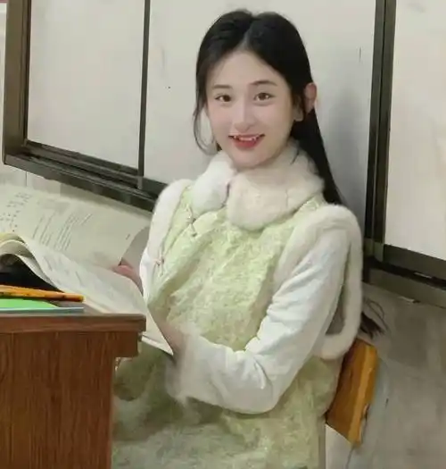 广西一初中女老师走红,高颜值叫人艳羡不已,怪不得备受学生青睐_家长