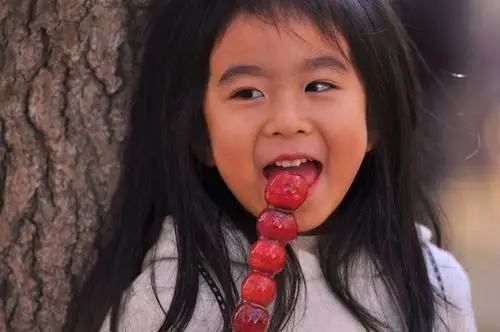 ******小女孩和冰糖葫芦******