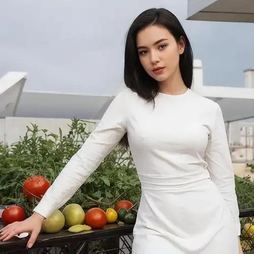 李连杰妻子利智短发造型白色纯洁连衣裙年轻有气质