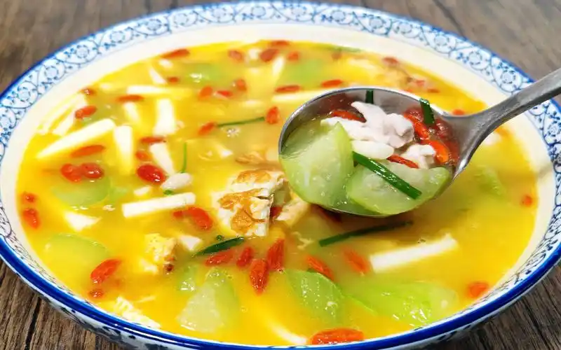 活动  夏天爱出汗要多喝丝瓜三鲜汤,补水补钾不疲劳,汤鲜味美又清爽