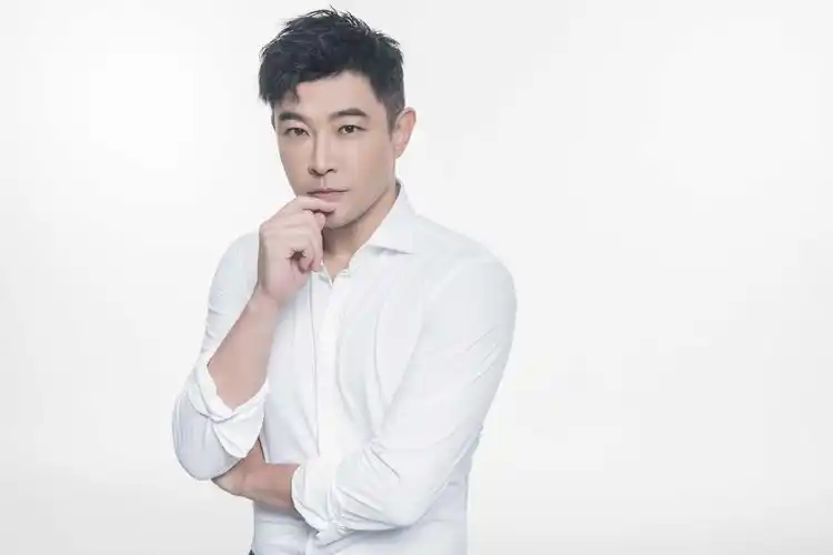 黄维德质感写真曝光皮衣型男荷尔蒙炸裂