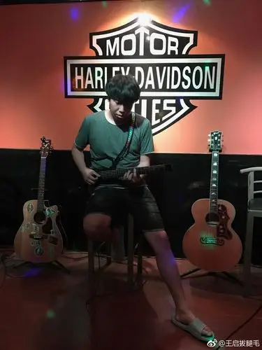 不爱穿鞋的吉他手爱上了alp民谣款