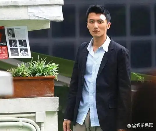 看到谢霆锋的手黄晓明的脚让多少流量明星感到脸红