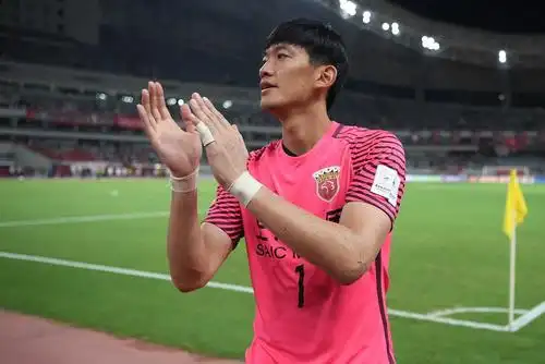 多线作战球员疲惫 颜骏凌助上港全身而退 若无取舍恐又四大皆空