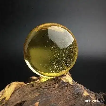 从遥远的北欧琥珀的淡淡松脂香气开始跨越无垠的欧洲大陆世纪琥珀博物