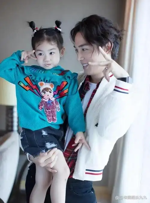 戚薇掉进《浪姐》的花丛暗自窃喜,网友直呼:李承铉心可真大!