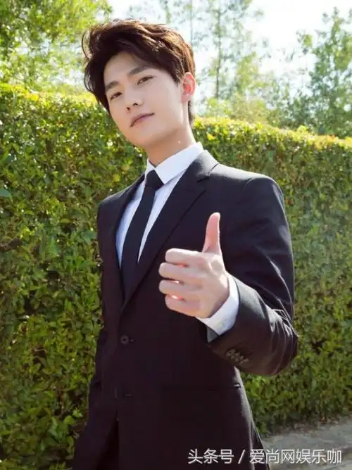 的水都睡于他眼底从此眼波浩渺无人能渡杨洋演技放在小鲜肉里算是不错