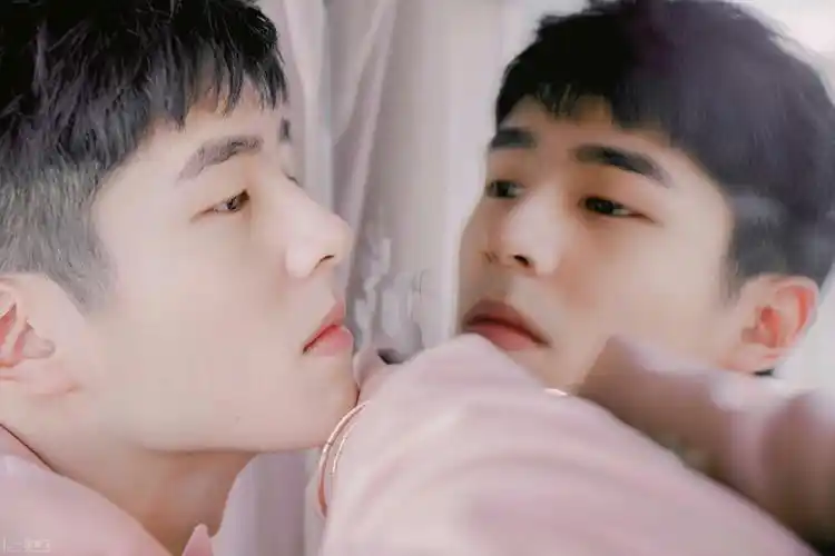 他走过一个又一个星球却始终放不下对她的思念